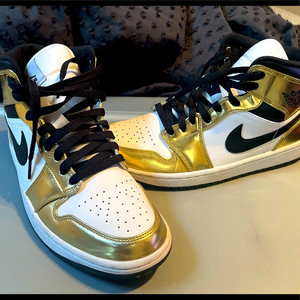 Nike Air Jordan Mid, size 9 Black, Gold, White